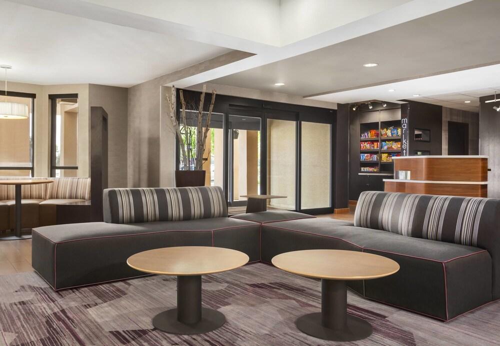 Courtyard By Marriott Hotel Springfield