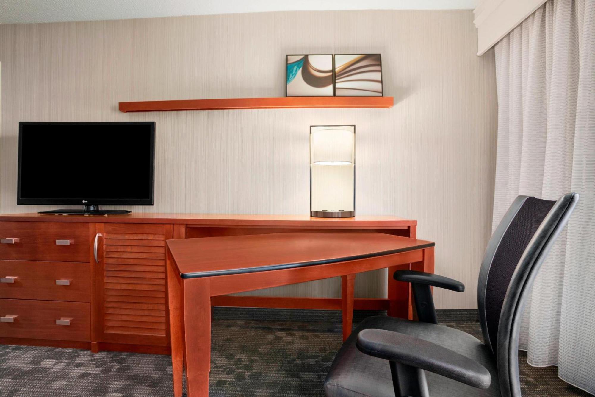 Hotel Courtyard By Marriott 3*