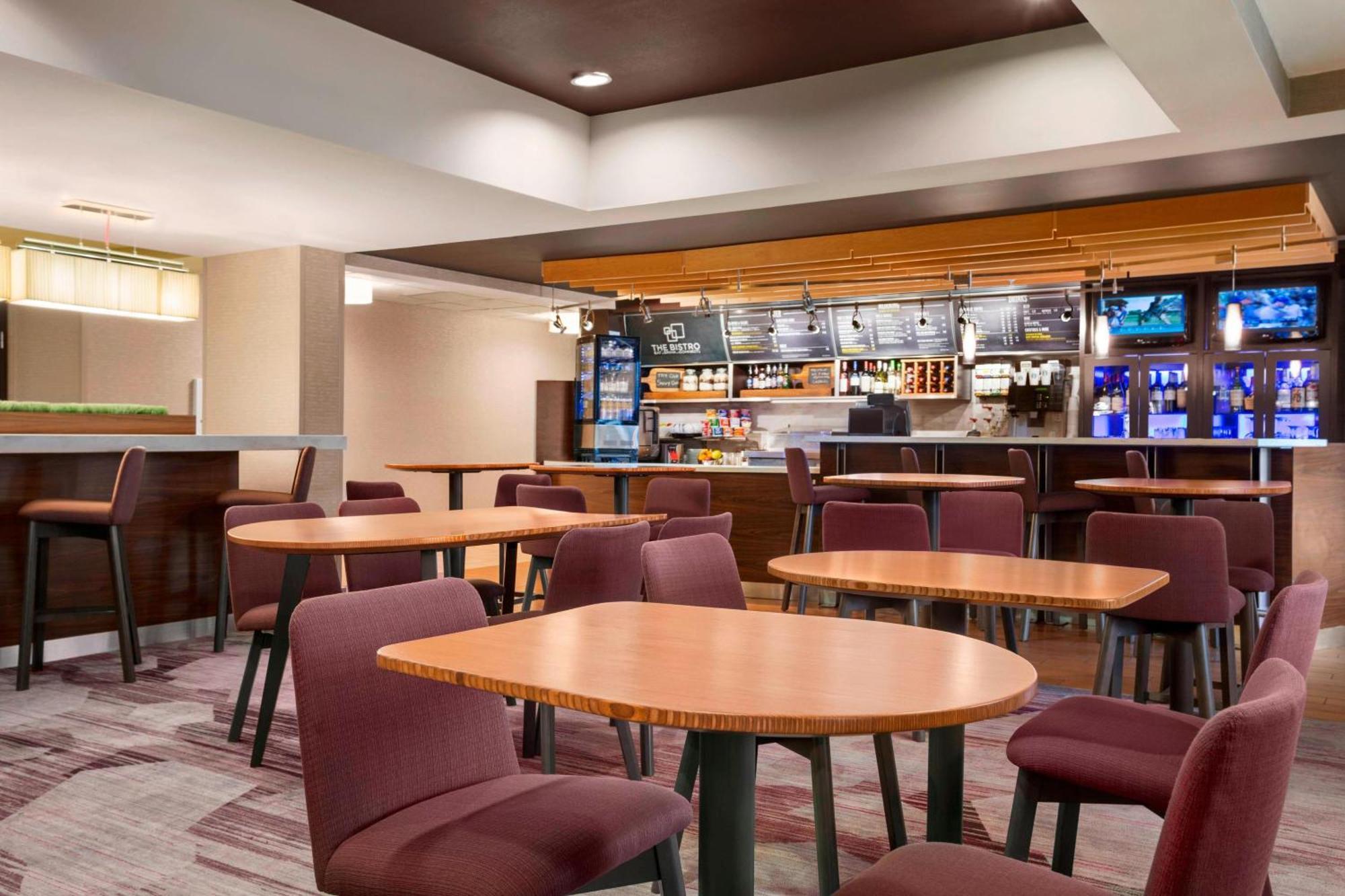 Courtyard By Marriott Hotel