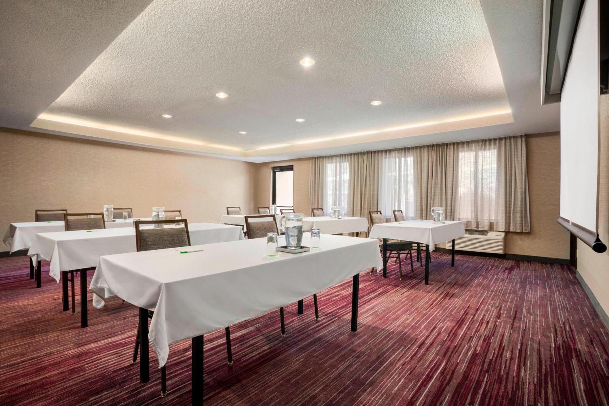 Courtyard By Marriott Hotel Springfield