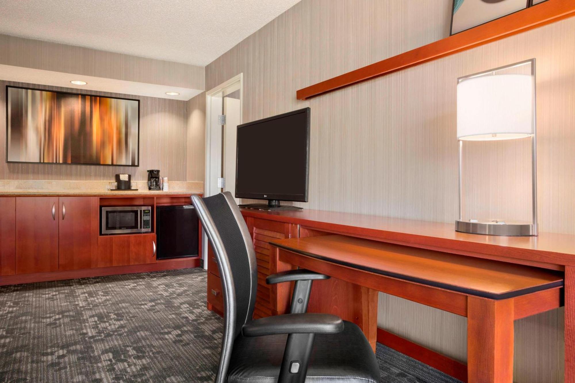 Hotel Courtyard By Marriott Springfield