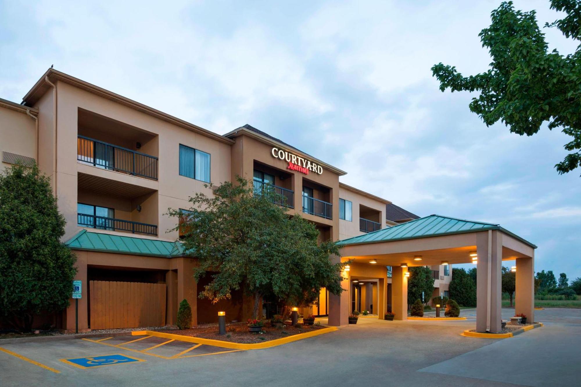 Hotel Courtyard By Marriott